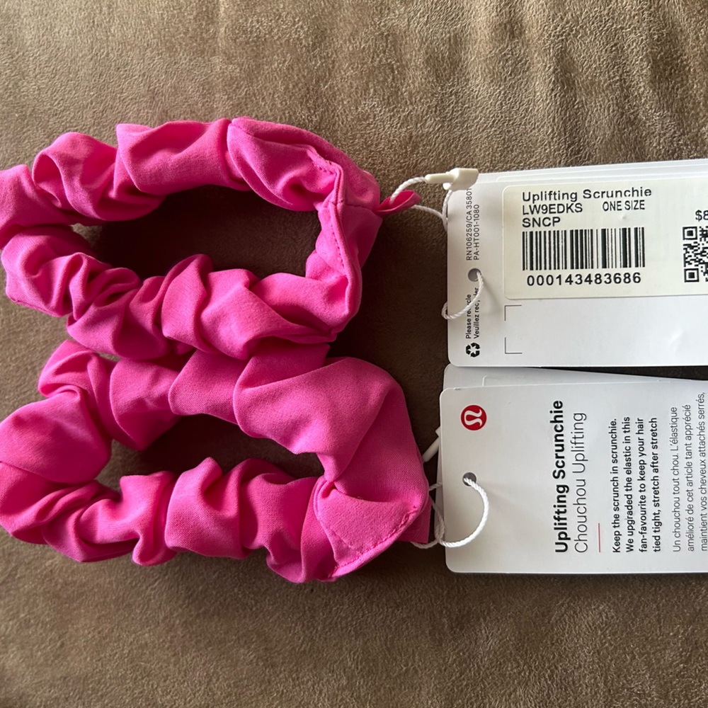 NWT lululemon uplifting scrunchie